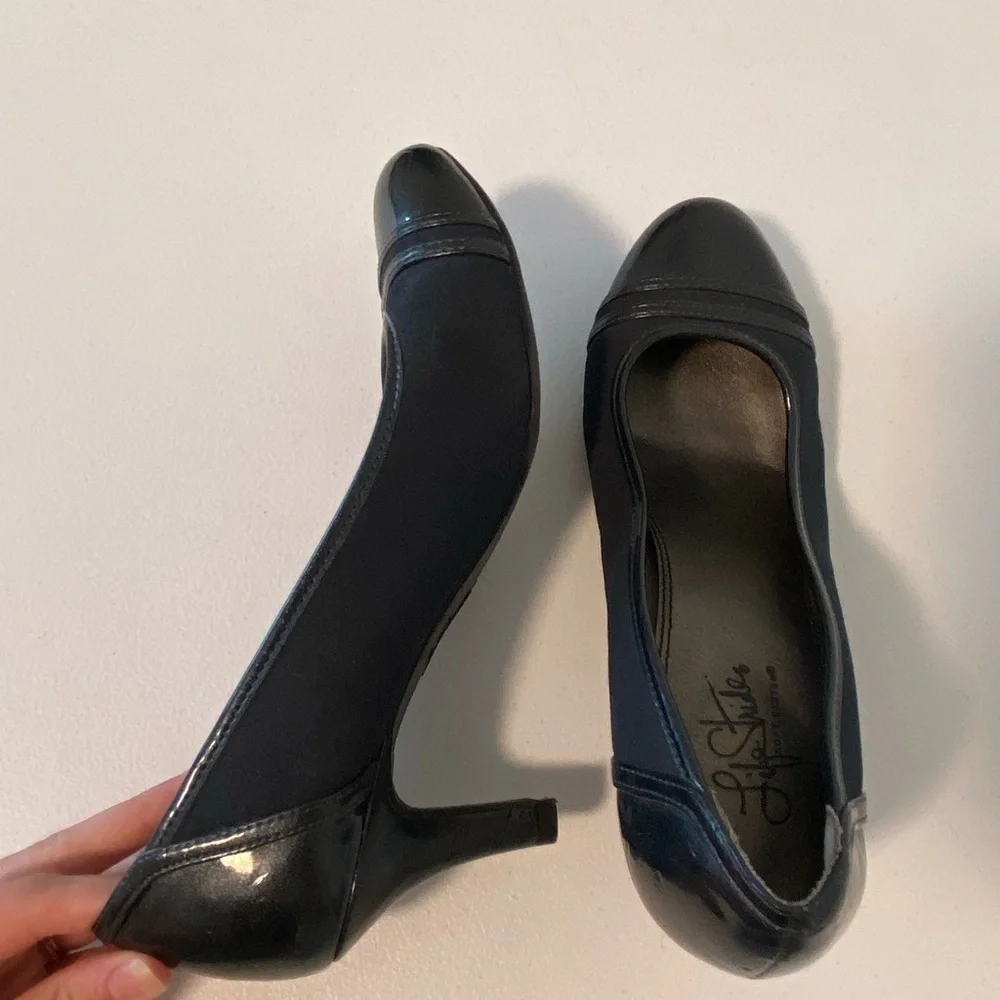Life Stride Soft System women’s Petunia navy blue faux leather pump heels size 8